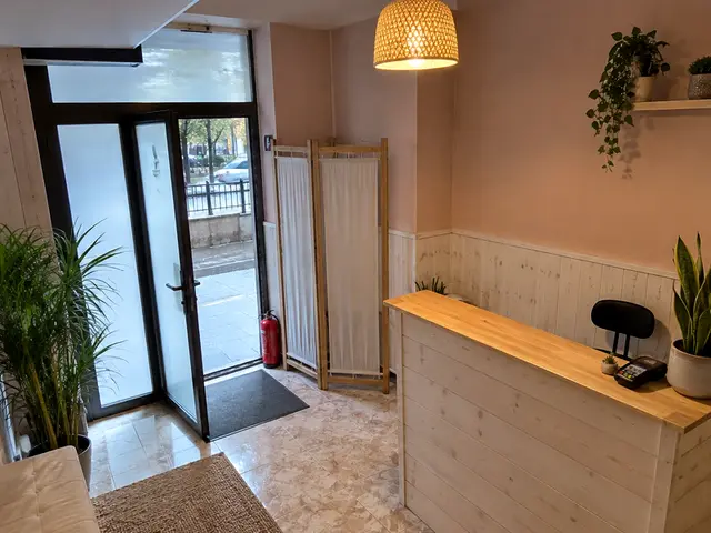 Aydınlık giriş ve karşılama bankosu — Şahintepe, Masaj Salonun
